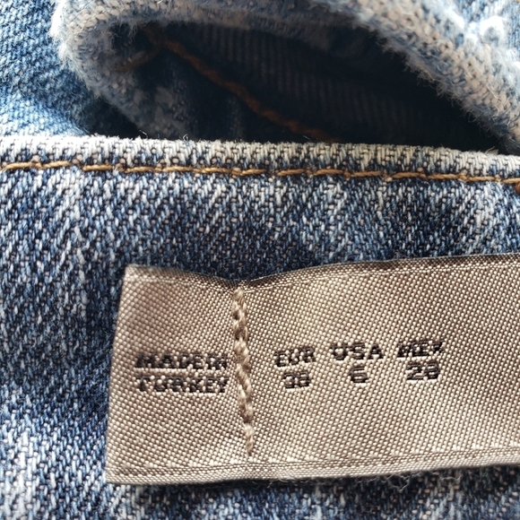 Zara Jeans Slight Distress Zipper Hem Size 6 - Picture 8 of 8